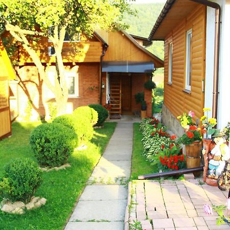 У Андрія Hotel Yaremche Exterior photo