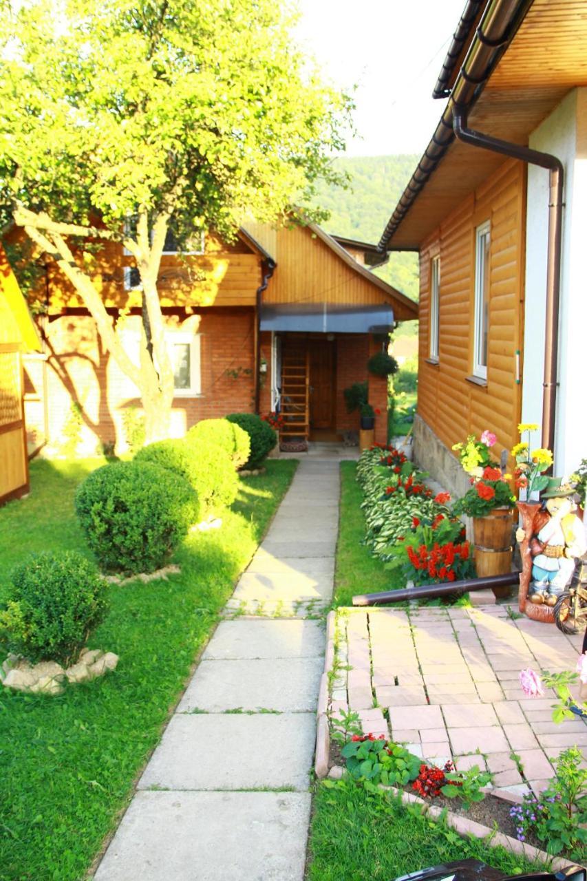 У Андрія Hotel Yaremche Exterior photo